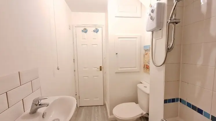 Apart Daire, Banyolu/Duşlu, Avlu Manzaralı (Hampden)