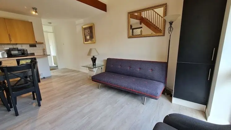 Apart Daire, Banyolu/Duşlu, Avlu Manzaralı (Hampden)