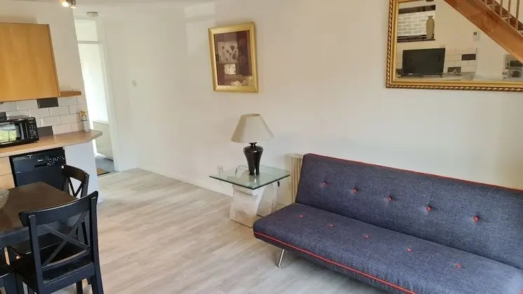 Apart Daire, Banyolu/Duşlu, Avlu Manzaralı (Hampden)