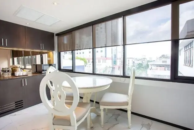Corner Suite