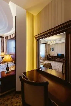 Luxury Oda