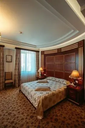 Luxury Oda