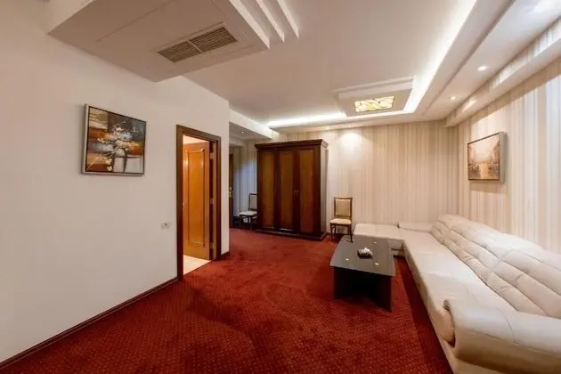 Luxury Oda