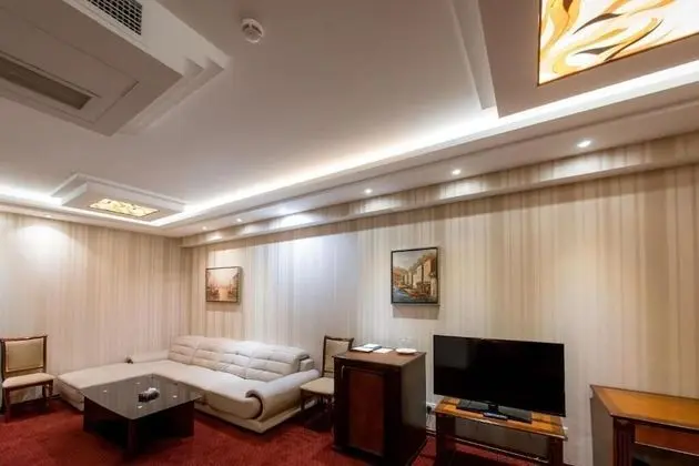 Luxury Oda