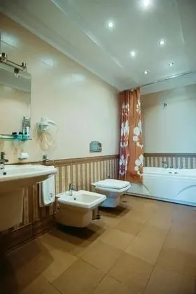 Luxury Oda