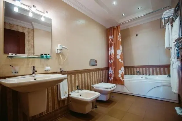 Luxury Oda