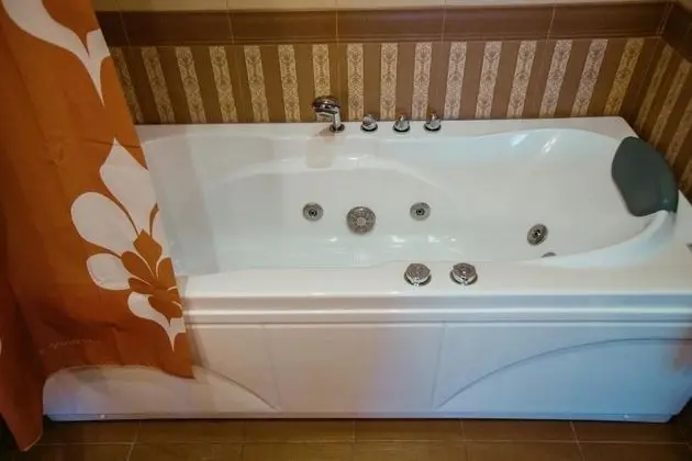 Luxury Oda