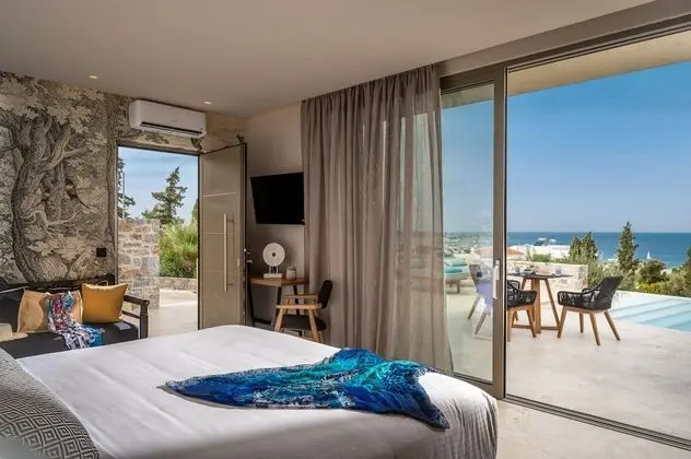 Serenity Open Plan Suite Sea Vie with Individual Pool