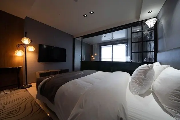 Deluxe Tek Büyük Yataklı Oda (Jacuzzi Double Room)