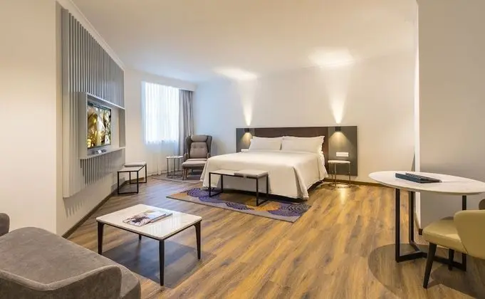 Signature Oda, 1 En Büyük (King) Boy Yatak (premium, newly refurbished)