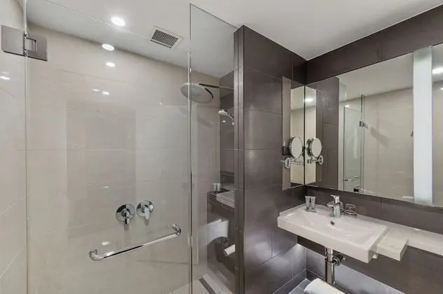 Signature Oda, 1 En Büyük (King) Boy Yatak (superior, newly refurbished)