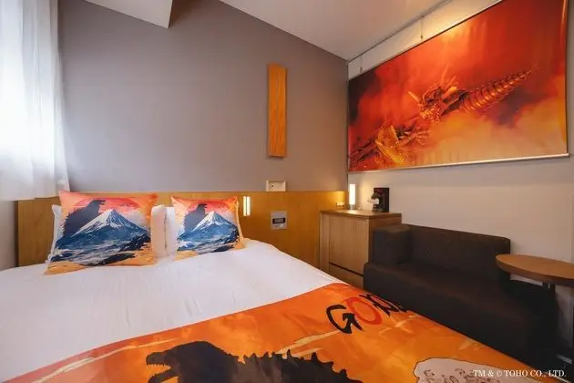 Tek Büyük Yataklı Oda (Godzilla View, With Breakfast)