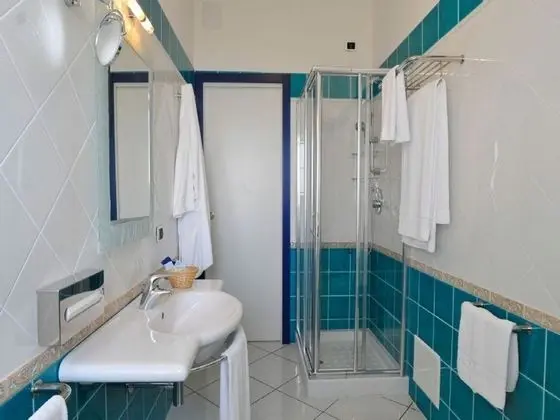 Deluxe Tek Büyük Yataklı Oda, Deniz Manzaralı