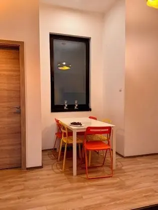 Odada yemek servisi