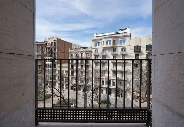 Tek Büyük Yataklı Oda, Balkon
