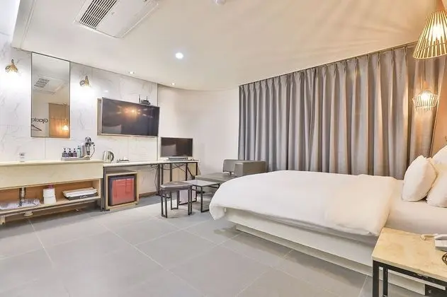 Deluxe Tek Büyük Yataklı Oda