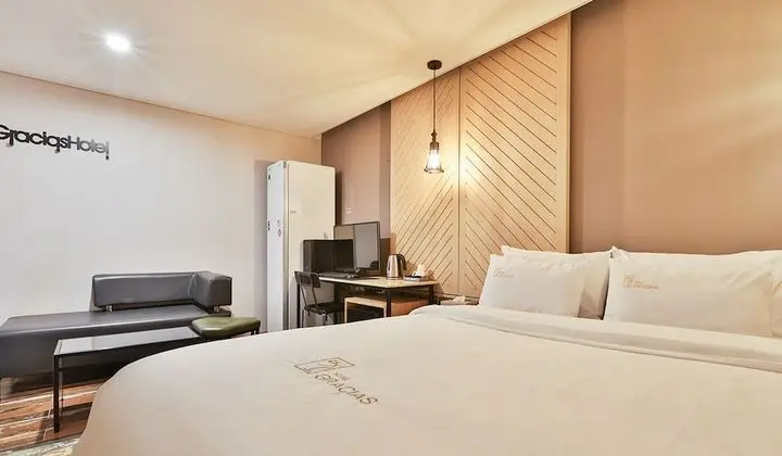 Premium Tek Büyük Yataklı Oda