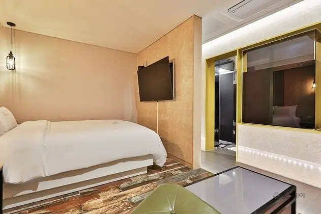 Premium Tek Büyük Yataklı Oda