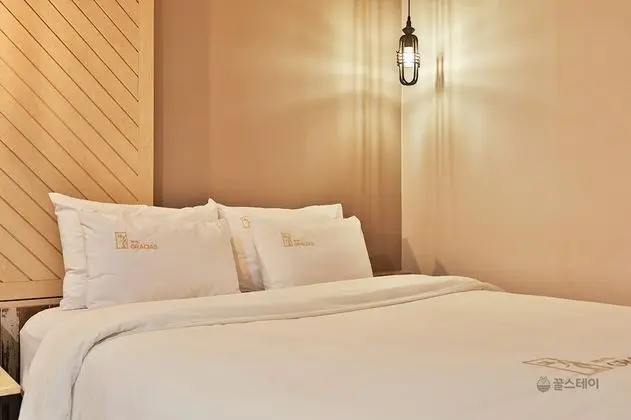 Premium Tek Büyük Yataklı Oda