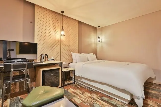 Premium Tek Büyük Yataklı Oda