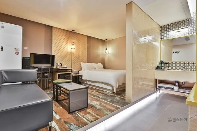 Premium Tek Büyük Yataklı Oda