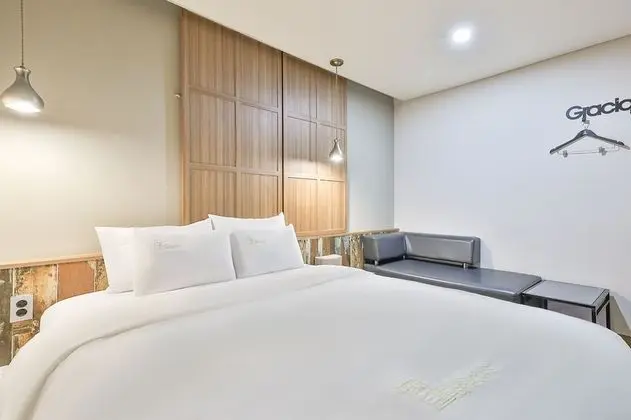 Standard Tek Büyük Yataklı Oda