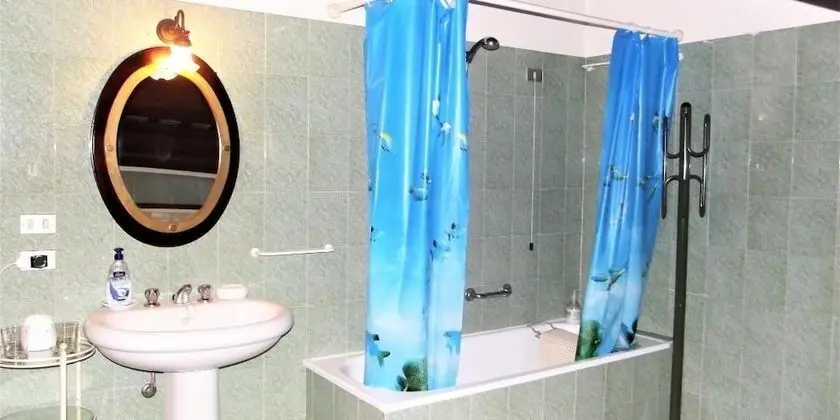 Dört Kişilik Oda, Banyolu/Duşlu (In Torretta)