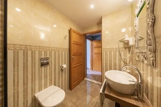 Villa (Five Bedroom Villa)