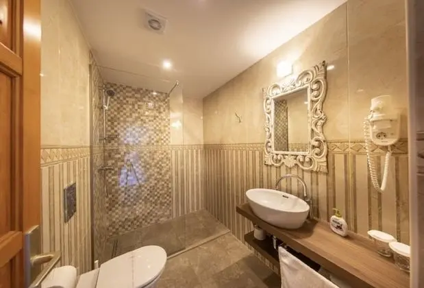 Villa (Five Bedroom Villa)