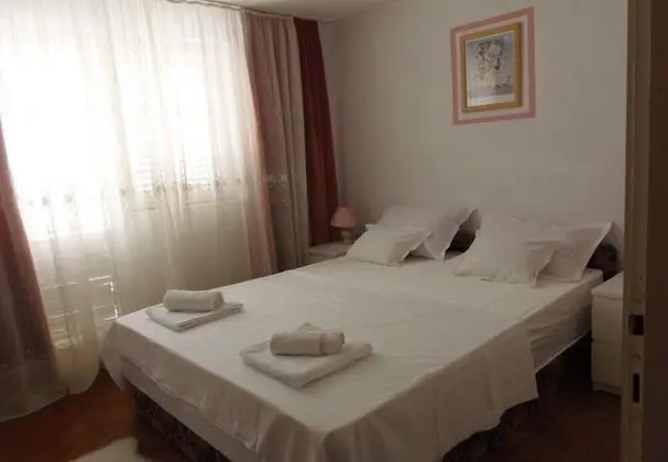 Ev (Gradina 1 - private pool - H(10+2))