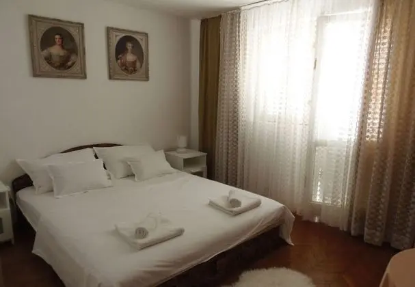 Ev (Gradina 1 - private pool - H(10+2))