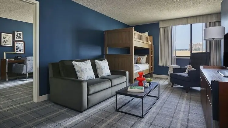Süit, Birden Çok Yatak, 2 Banyolu (Graduate Family Suite)