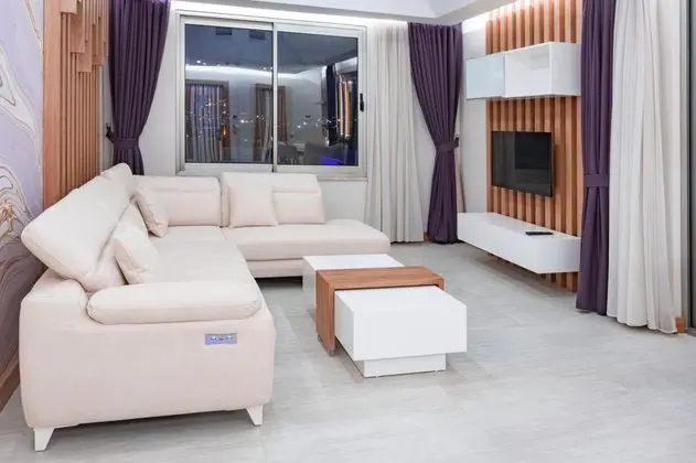 Aile Odası, Kara veya Havuz Manzaralı, Balkonlu