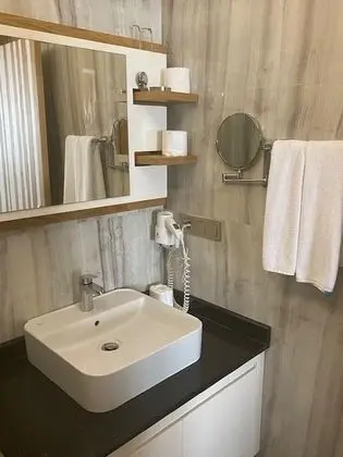 Aile Odası, Kara veya Havuz Manzaralı, Balkonlu