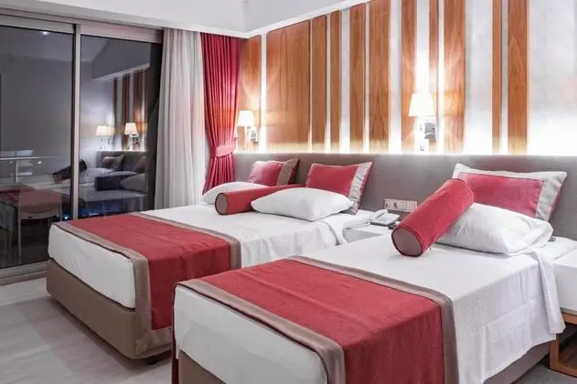 Standart Oda, Kara veya Kısmi Deniz Manzaralı, Balkonlu