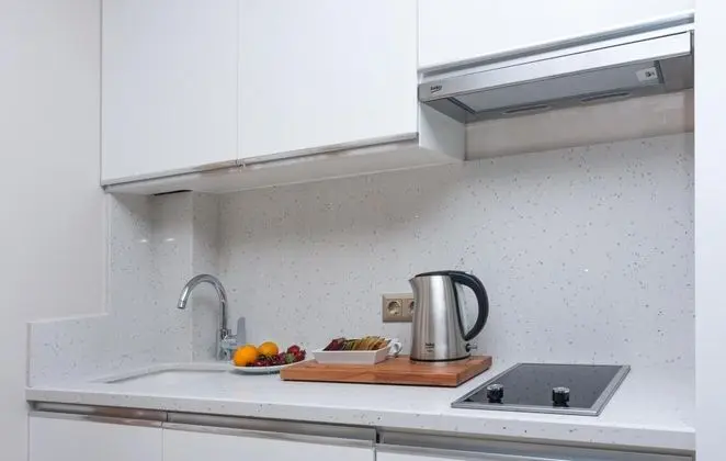 Standart Oda, Kara veya Kısmi Deniz Manzaralı, Balkonlu