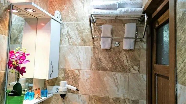 Çift Kişilik, Avlu Manzaralı, Giriş Katı