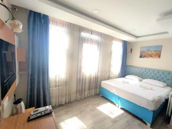 Çift Kişilik, Sokak Manzaralı, Balkonlu