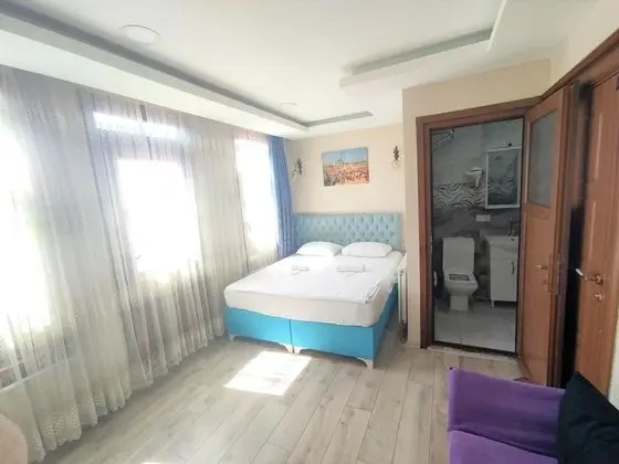 Çift Kişilik, Sokak Manzaralı, Balkonlu