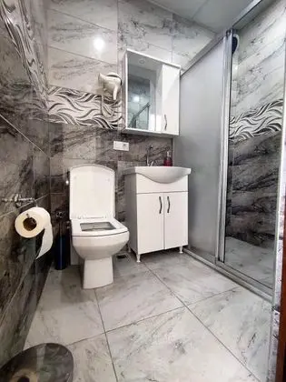 Çift Kişilik, Sokak Manzaralı, Balkonlu