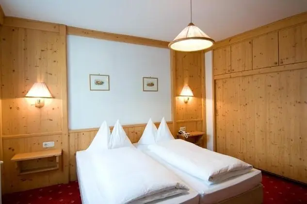 Classic Tek Büyük Yataklı Oda