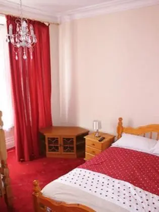 Economy Üç Kişilik Oda, Ortak Banyo