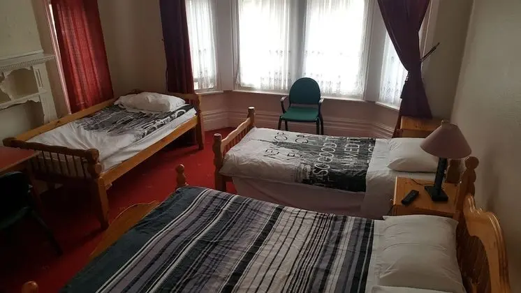 Economy Üç Kişilik Oda, Ortak Banyo