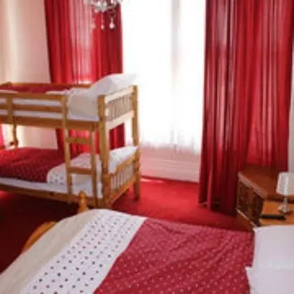 Economy Üç Kişilik Oda, Ortak Banyo