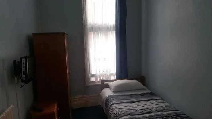 Tek Kişilik Oda, Ortak Banyo