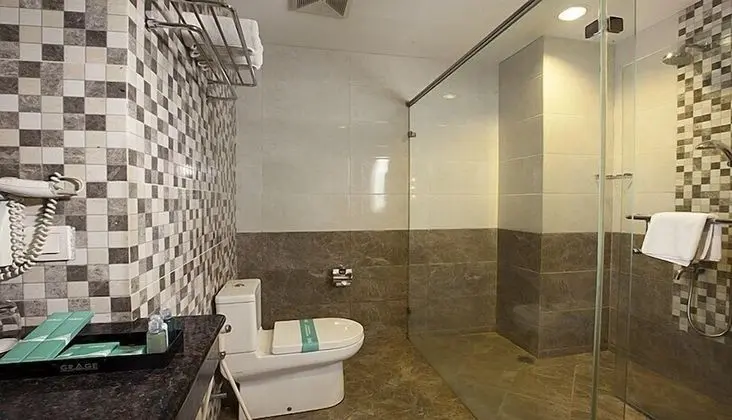 L Room King