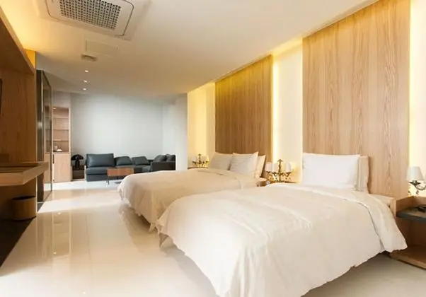 Korean Suite (check-in available until 11 pm)