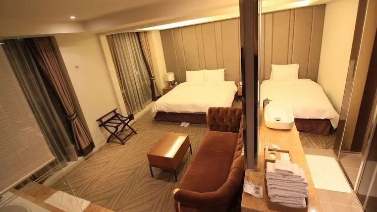 Korean Suite (check-in available until 11 pm)