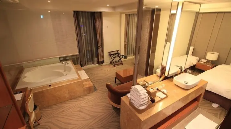 Korean Suite (check-in available until 11 pm)