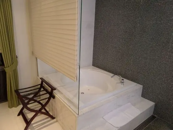 Korean Suite (check-in available until 11 pm)